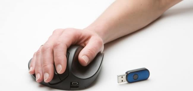 hand holding ergonomic mouse